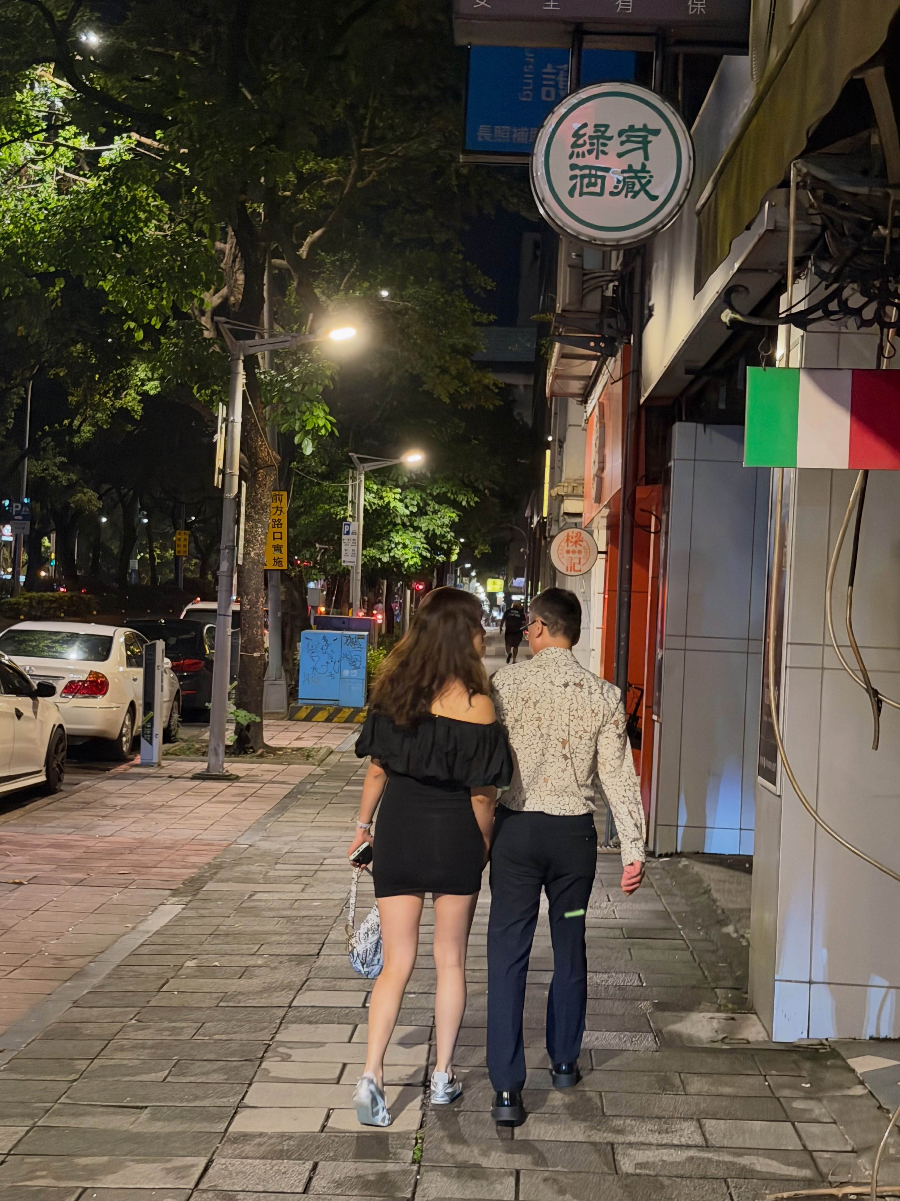 賈永婕分享女兒與爸爸的背景照。（圖／翻攝自賈永婕臉書）