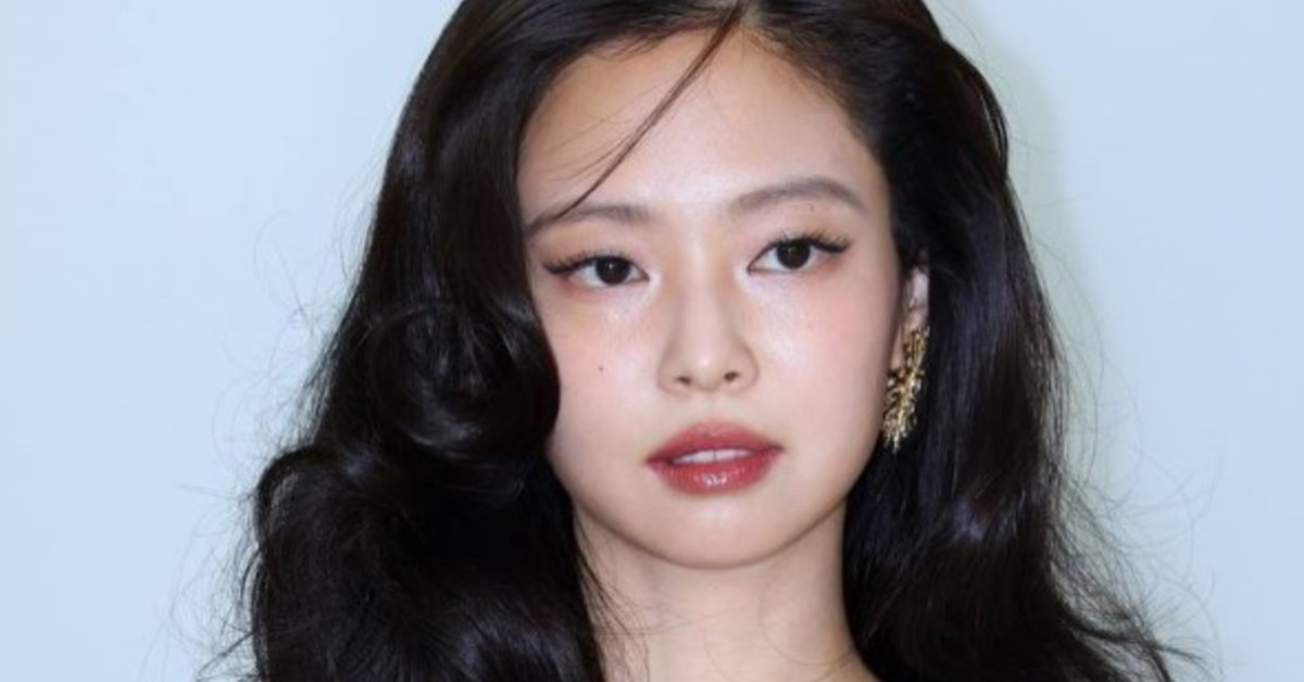 BLACKPINK成員JENNIE近日登上美國時尚雜誌封面。（圖／翻攝自JENNIE IG@jennierubyjane）