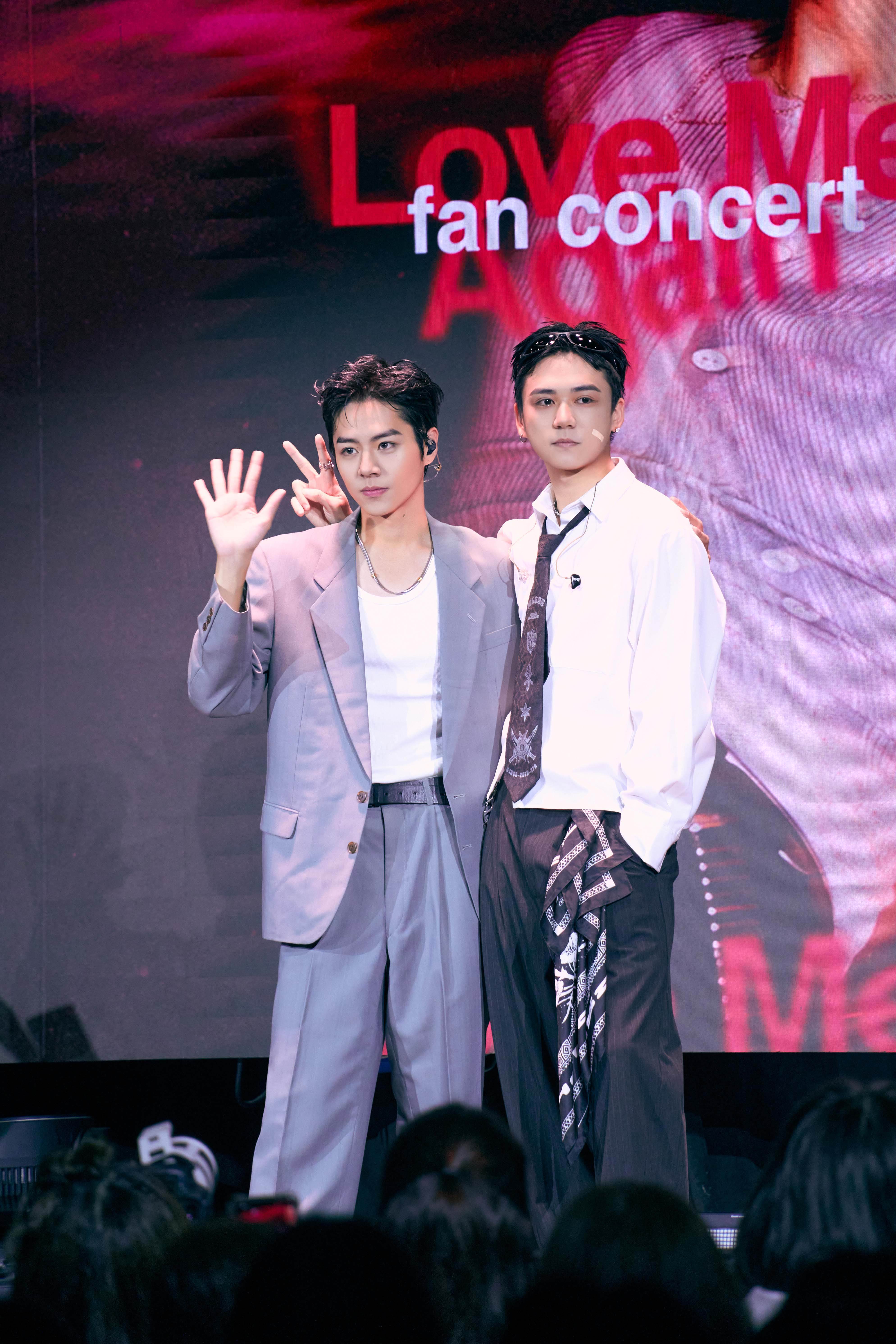 男團Ozone成員林佳辰SuMMeR舉辦首次個人「Love Me Again」FAN CONCERT邀請周祖安合唱〈Young Blood〉。（圖／索尼音樂提供）