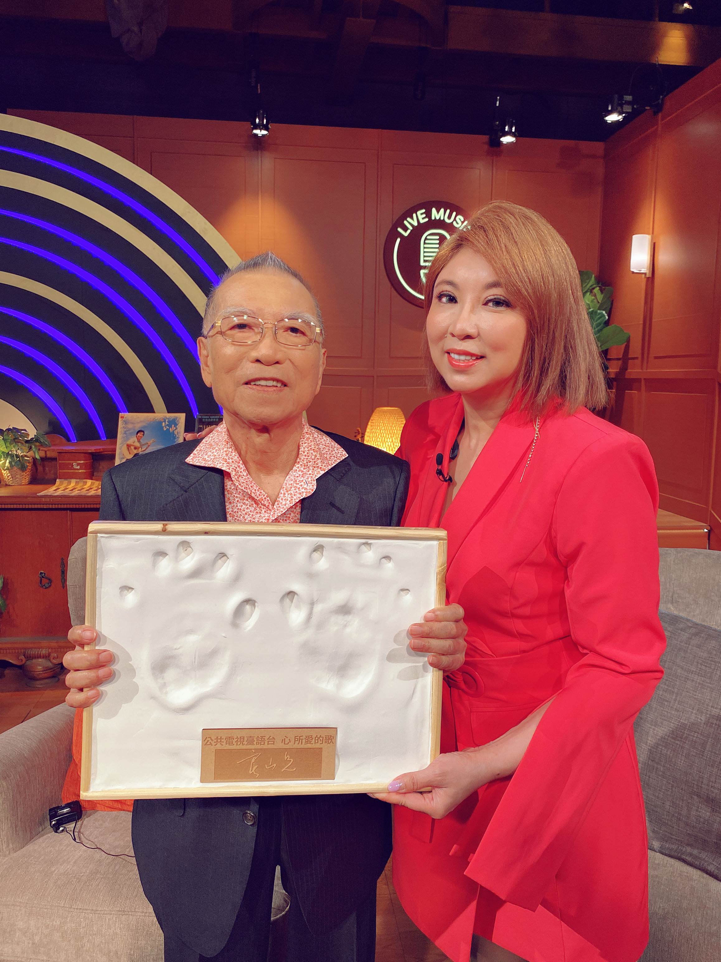 陳思安分享與父親的合影。（圖／年代提供）