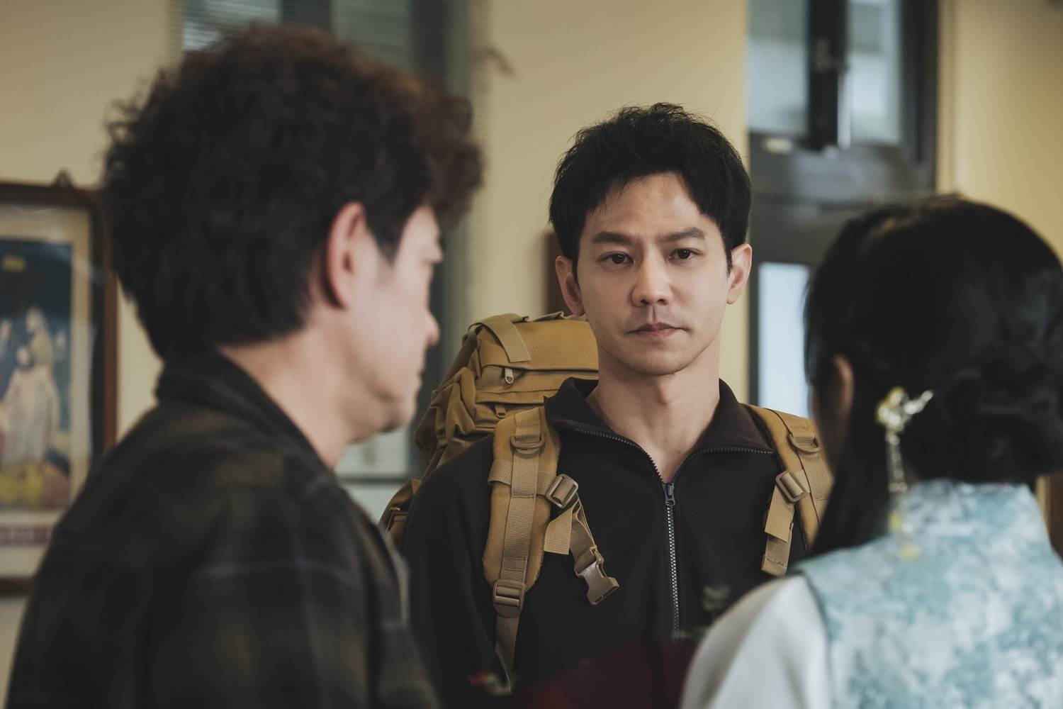 《阿松與阿暖》鄒承恩穿越到現代，與柯叔元、韓瑜展開精彩情感拉扯。（圖／民視）
