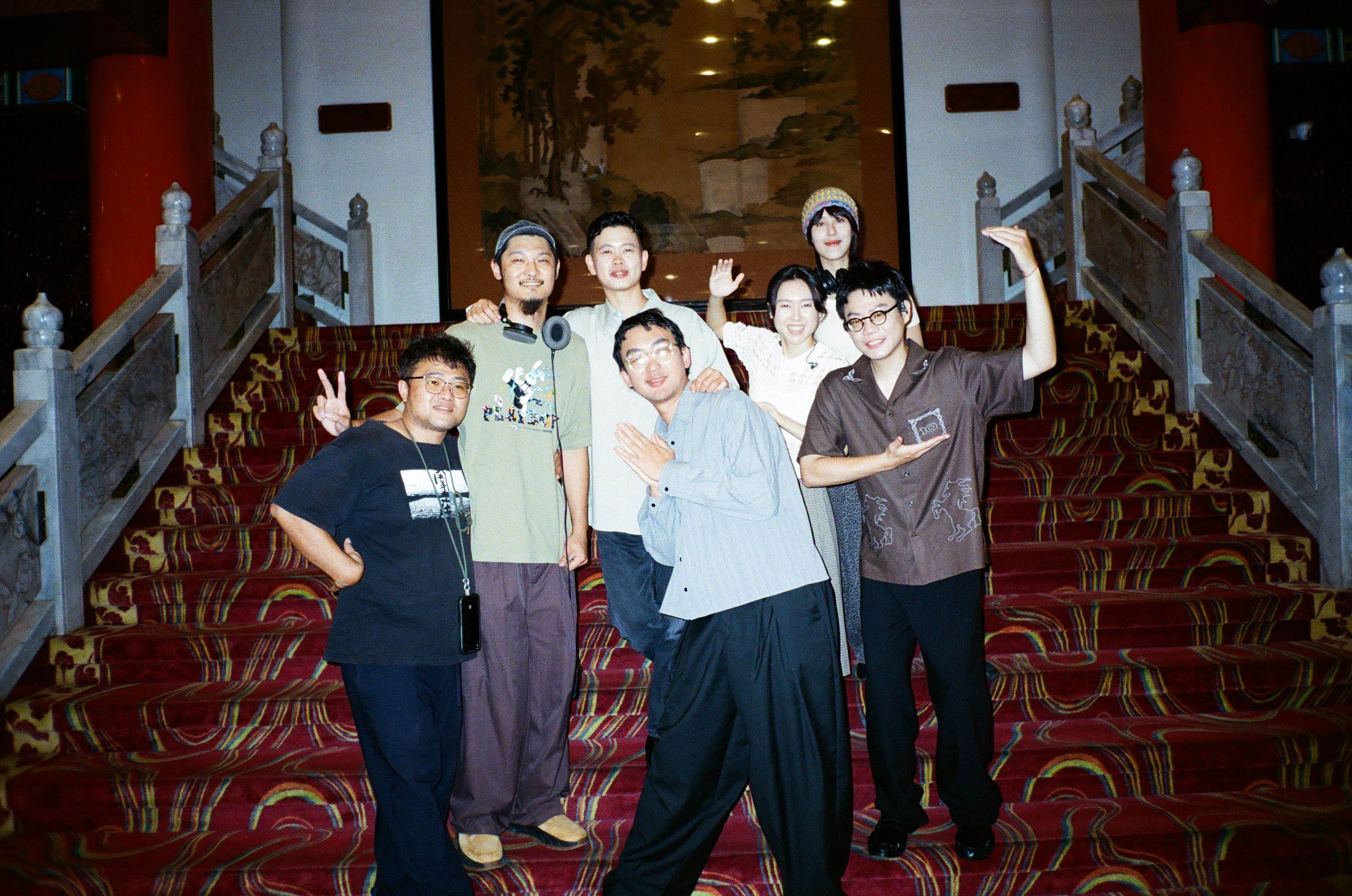 金曲歌王Leo王(左2)力挺淺堤！擔任嘉賓參與圓山演出。（圖／湯與海音樂提供）