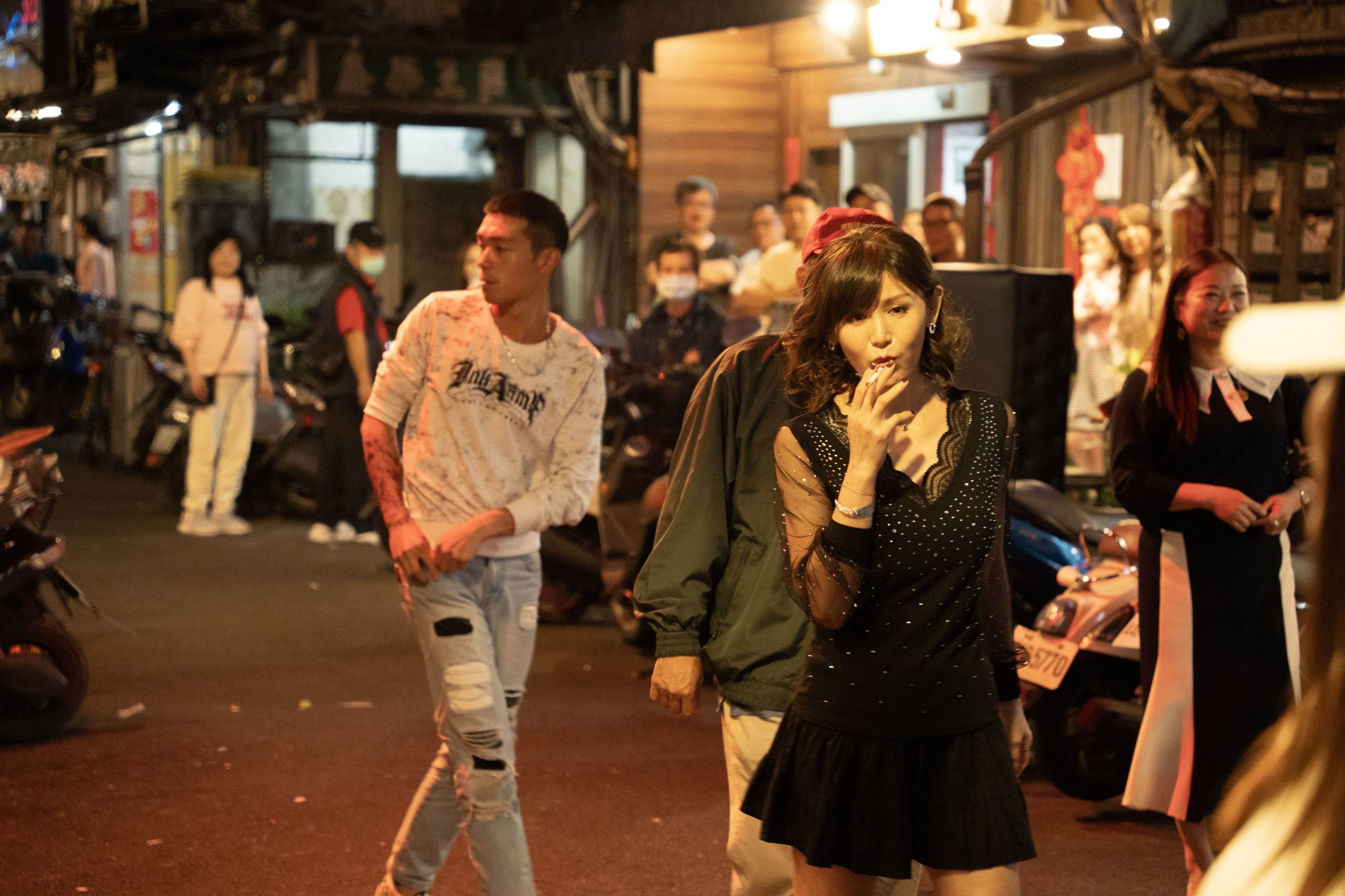 鄭仲茵在電影《大仙尪仔》飾演茶室小姐，很怕用語不夠貼切少了味道，還特別去萬華找當地朋友的長輩請教台語。（圖／公視台語台）