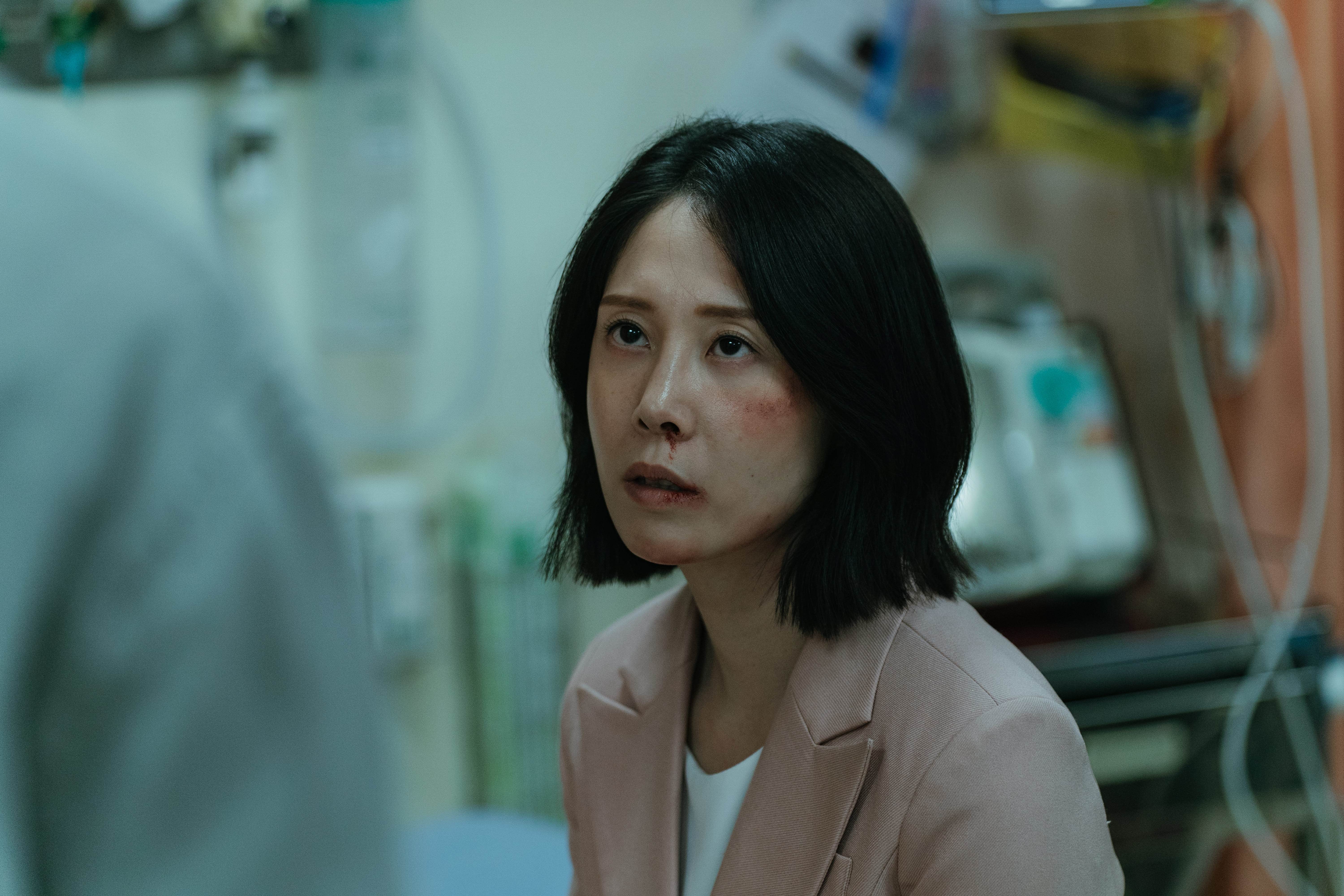 蔡亘晏被家暴後鼻青臉腫、頂著滿臉傷痕逃出。（圖／瀚草影視）