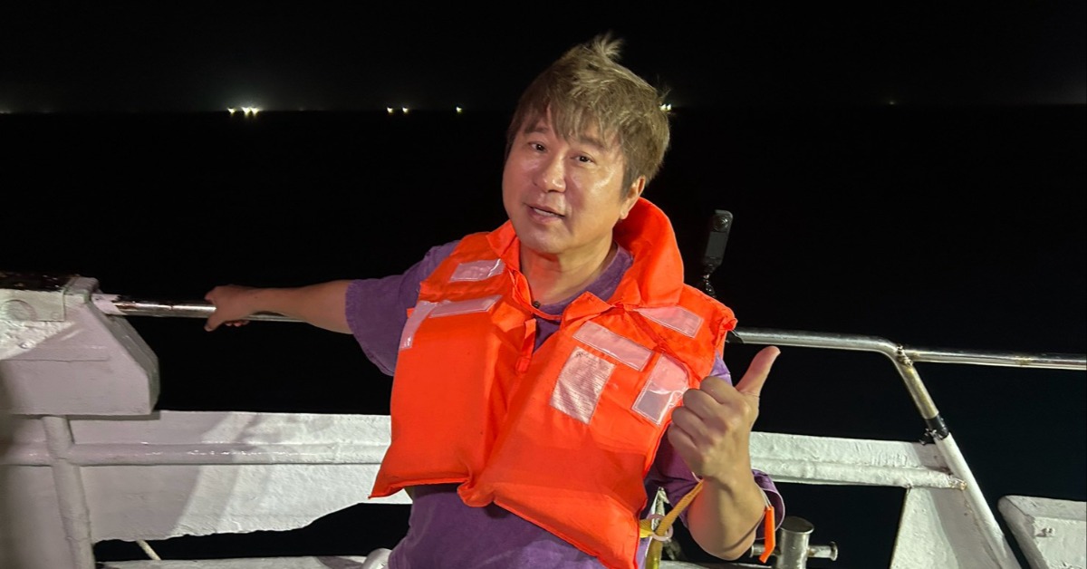 胡瓜到金山體驗「蹦火」捕魚技術。（圖／下面一位提供）