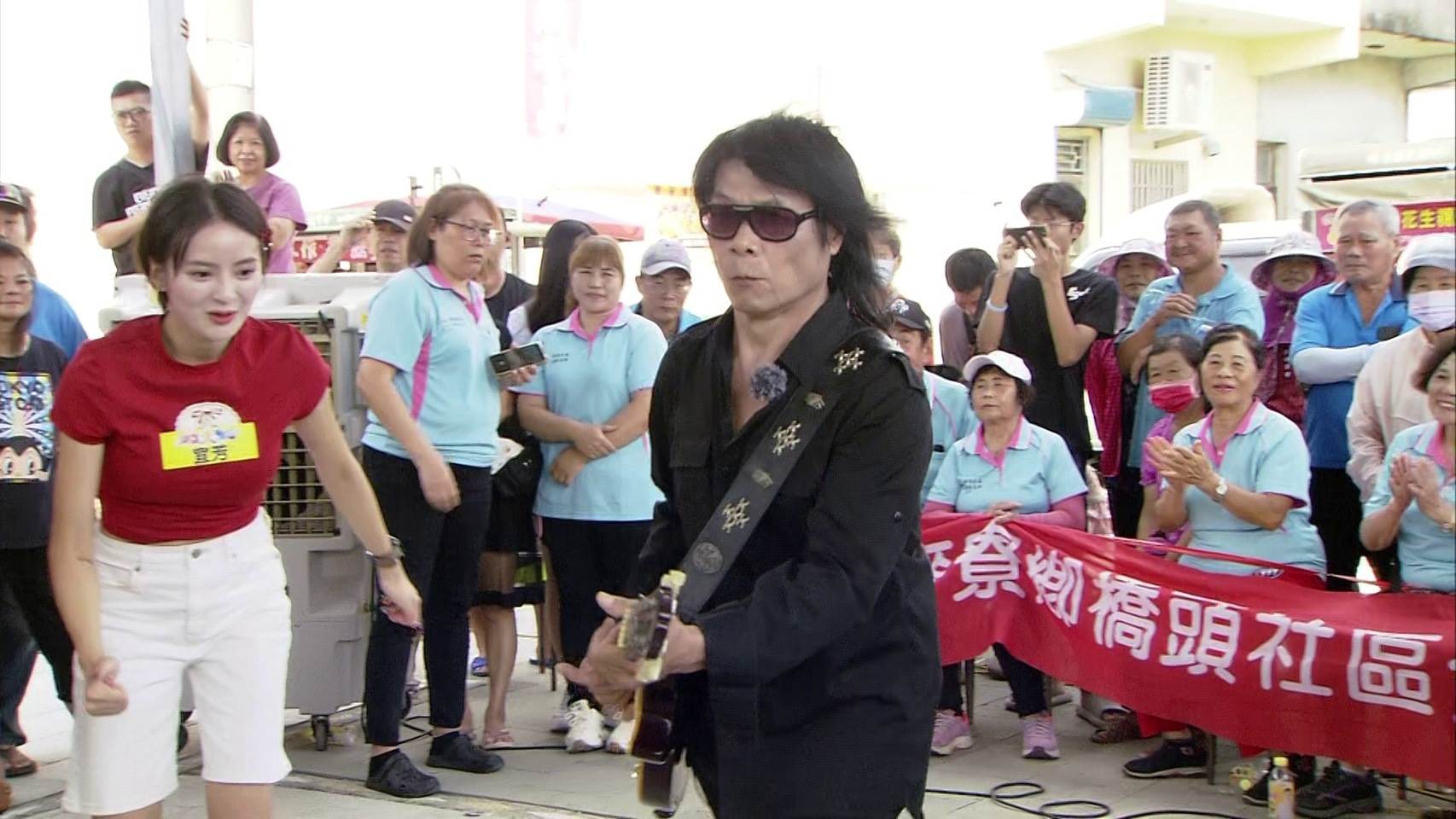 「<a href='https://ent.ebc.net.tw/search/tags/伍佰/' target='_blank'>伍佰</a>」驚喜現身《綜藝大集合》。（圖／民視提供）