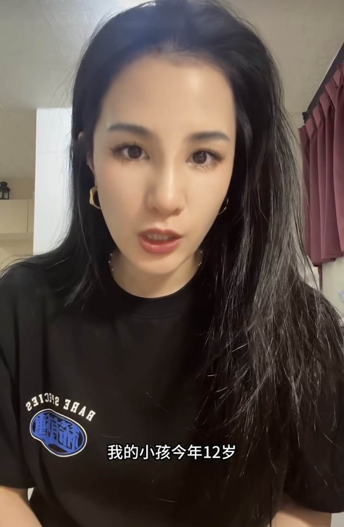 呆寶靜拍影片分享兒子病況。（圖／翻攝自呆寶靜Threads)