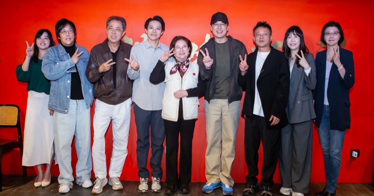 《漫長的告別》導演張書瑋（左四）被控欠薪。（圖／禾力文創）