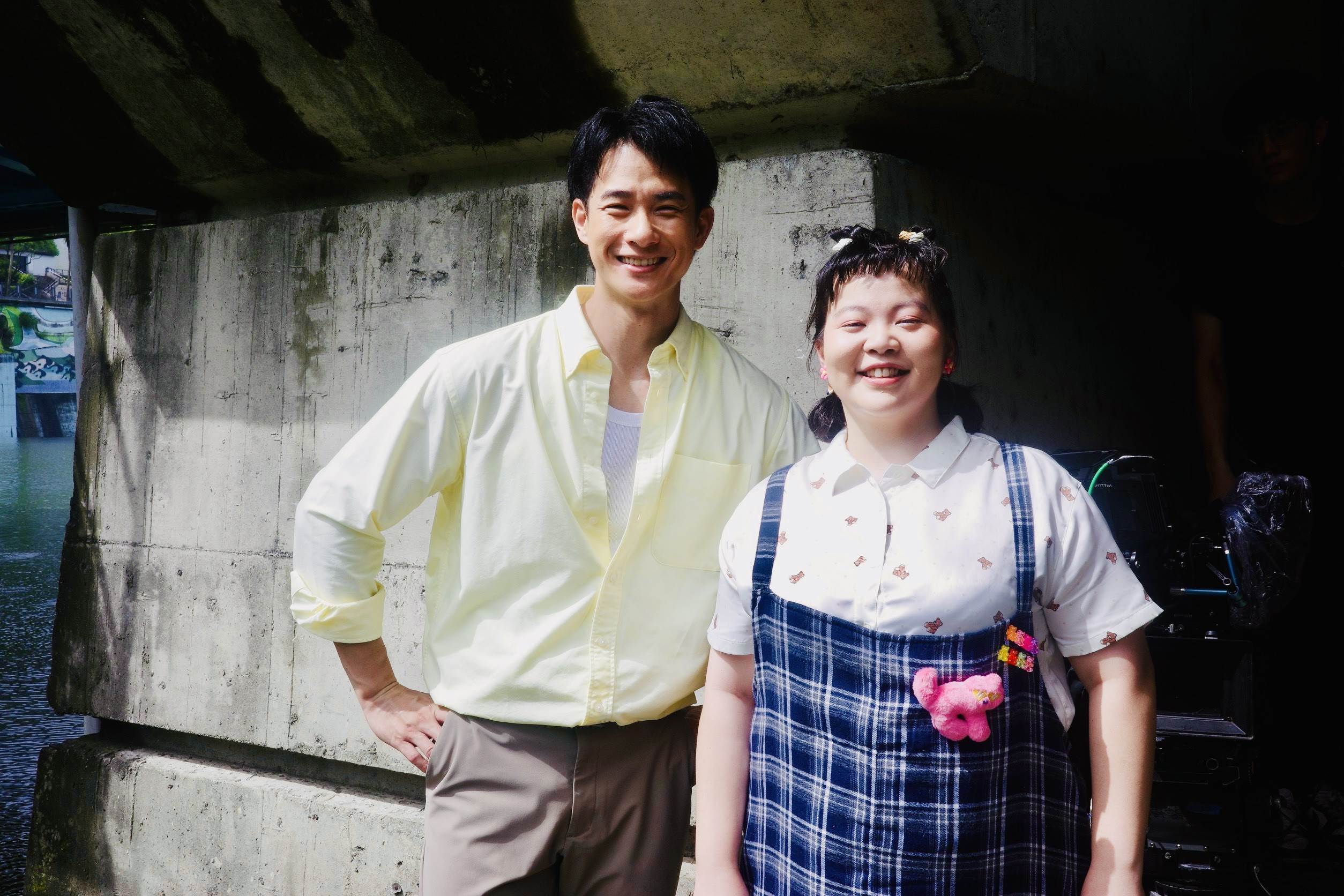 盧彥澤、宮美樂首次搭檔《豆腐媽媽》，化身「落水CP」，一登場就迎來高難度水中戲碼。（圖／民視）