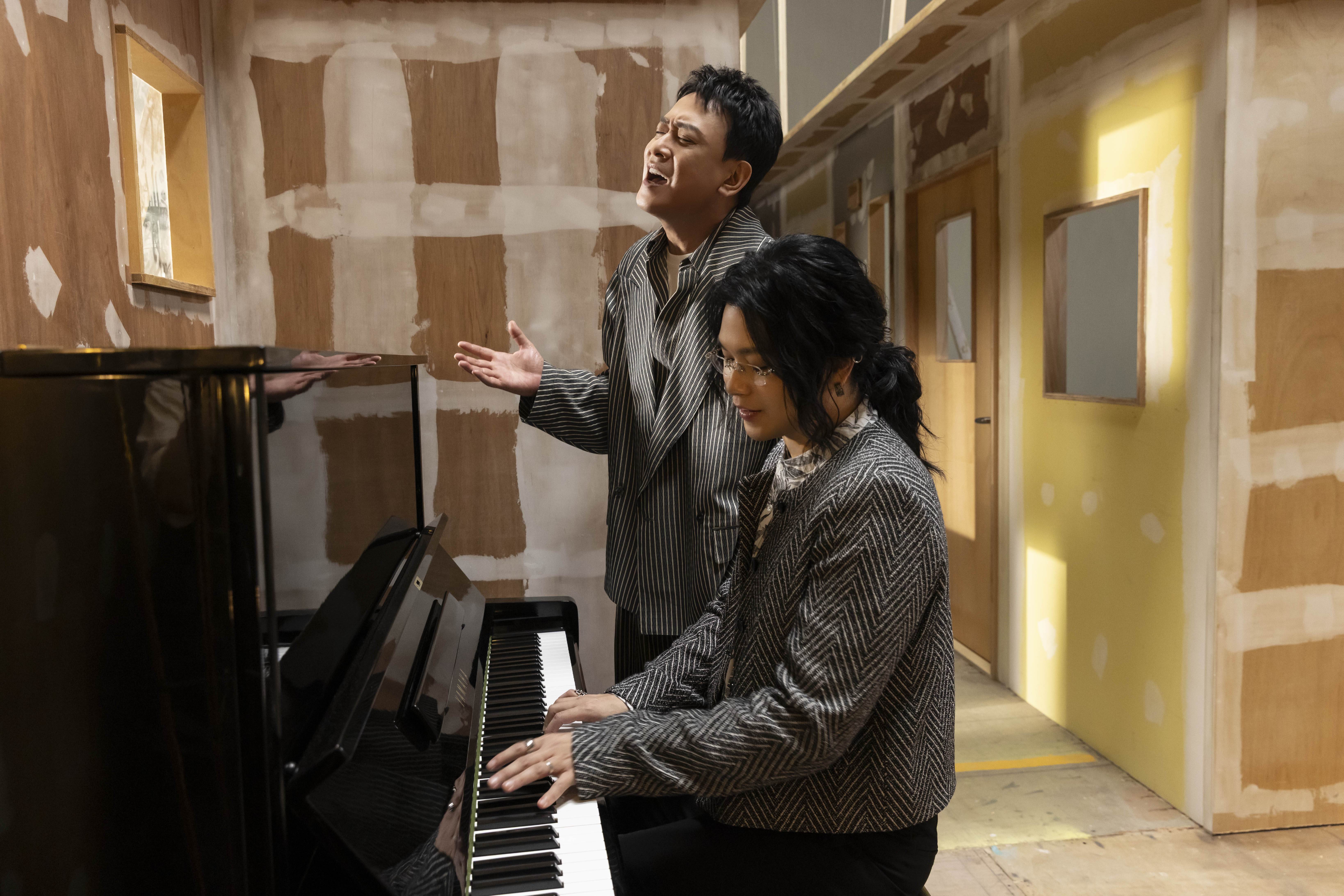 王識賢與聖皓雙金首度聯手首支閩南語合唱曲〈鹹酸苦汫〉。（圖／相信音樂提供）
