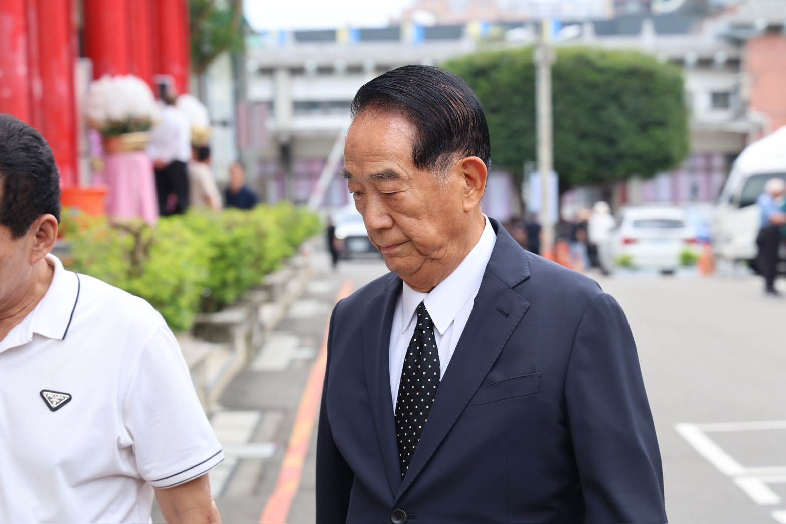 宋楚瑜談及陳盈潔神情哀戚。（圖／東森娛樂）