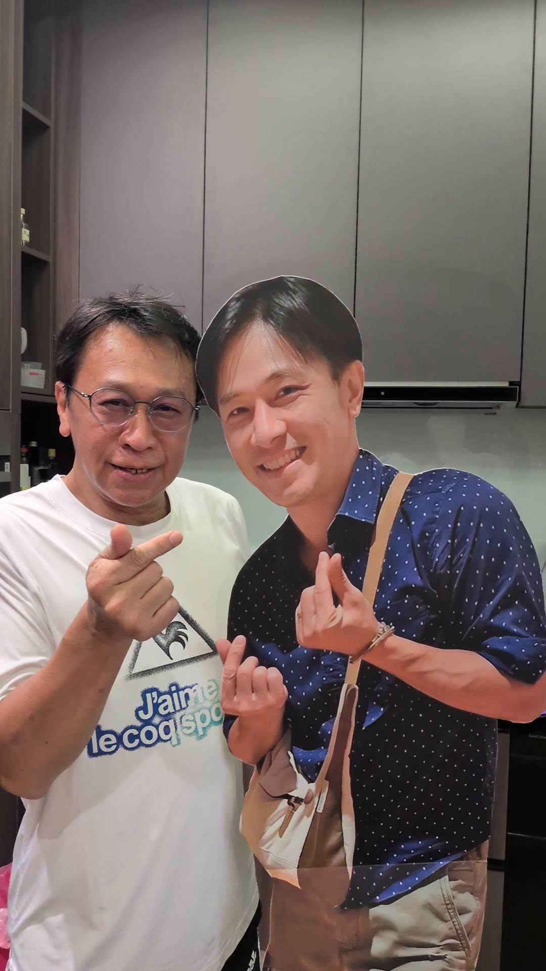 游安順和傅子純的人形立牌合照。（圖／翻攝自游安順臉書）