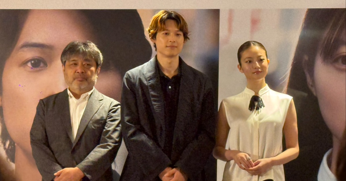 導演岸善幸松（左起）、松村北斗和今田美櫻來台宣傳《天鵝與蝙蝠》。（圖／記者楊雅芸攝）