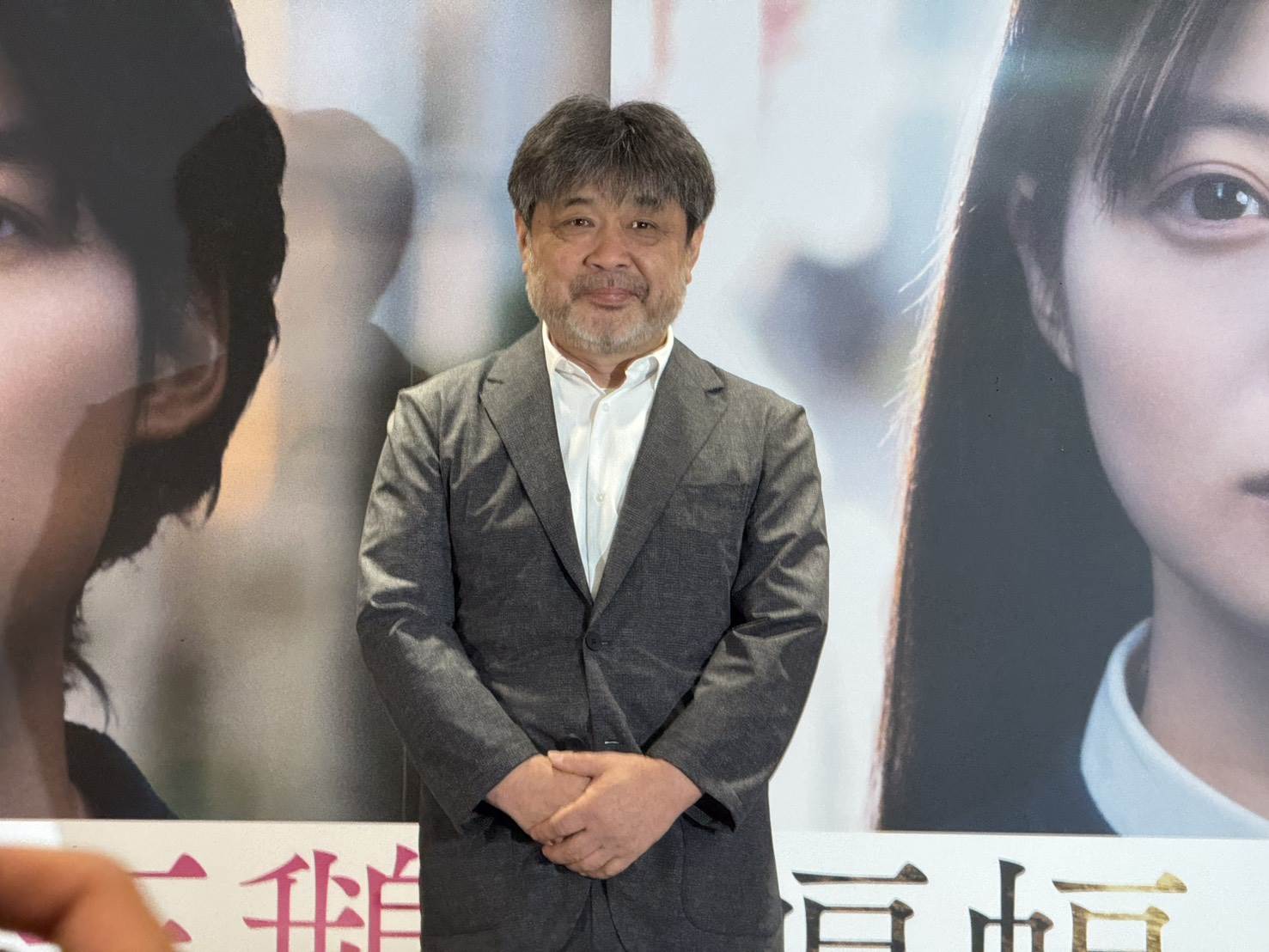 導演岸善幸松看見下雨的台灣，萌生了「想在台灣拍電影」的念頭。（圖／記者楊雅芸攝）