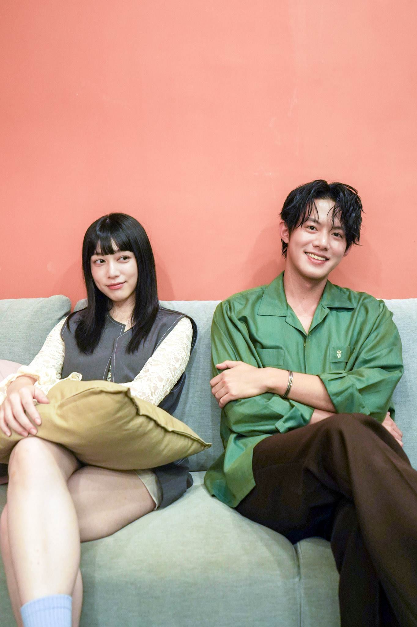 同門師兄妹余杰恩、鄭煒齡，私下超愛鬥嘴就像好朋友。