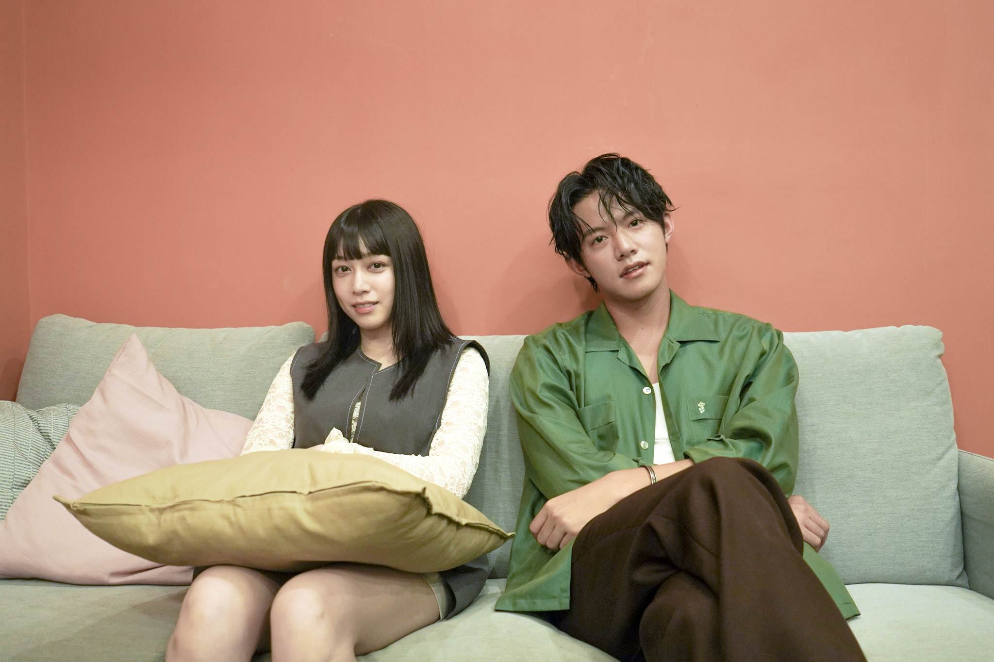 同門師兄妹余杰恩、鄭煒齡，私下超愛鬥嘴就像好朋友。