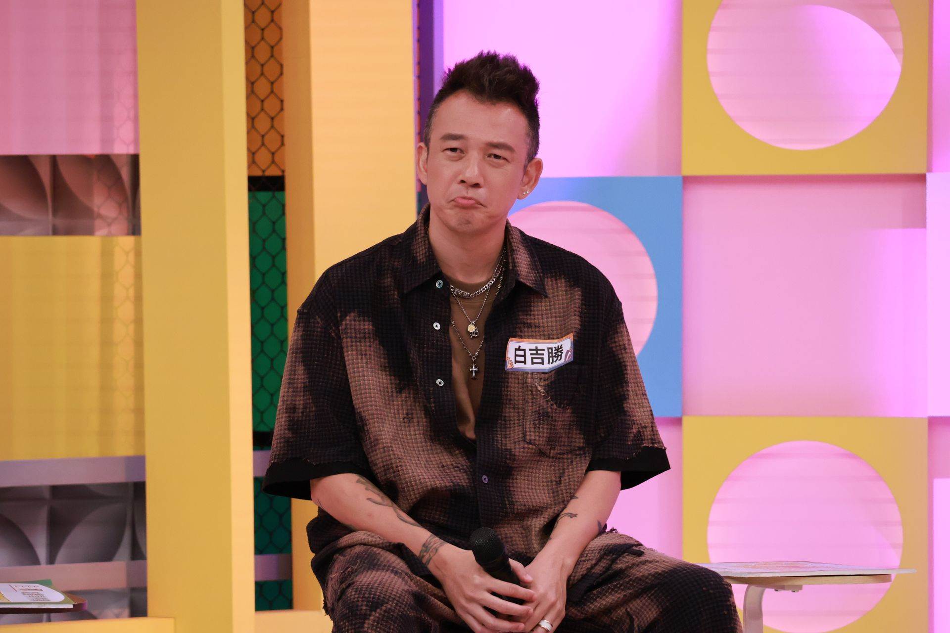 白吉勝無法接受老婆<a href='https://ent.ebc.net.tw/search/tags/徐可/' target='_blank'>徐可</a>和其他男藝人過於親近。（圖／中天電視提供）