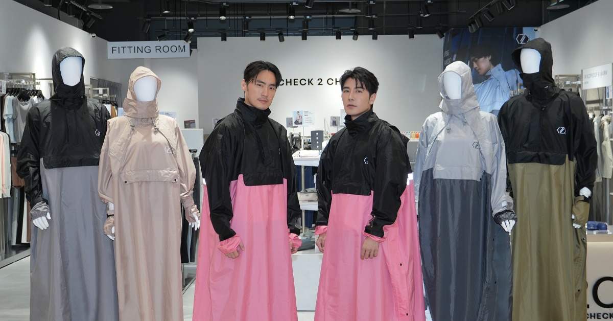 森田（右）和陳雋希打造全新雨衣。（圖／快電商提供）