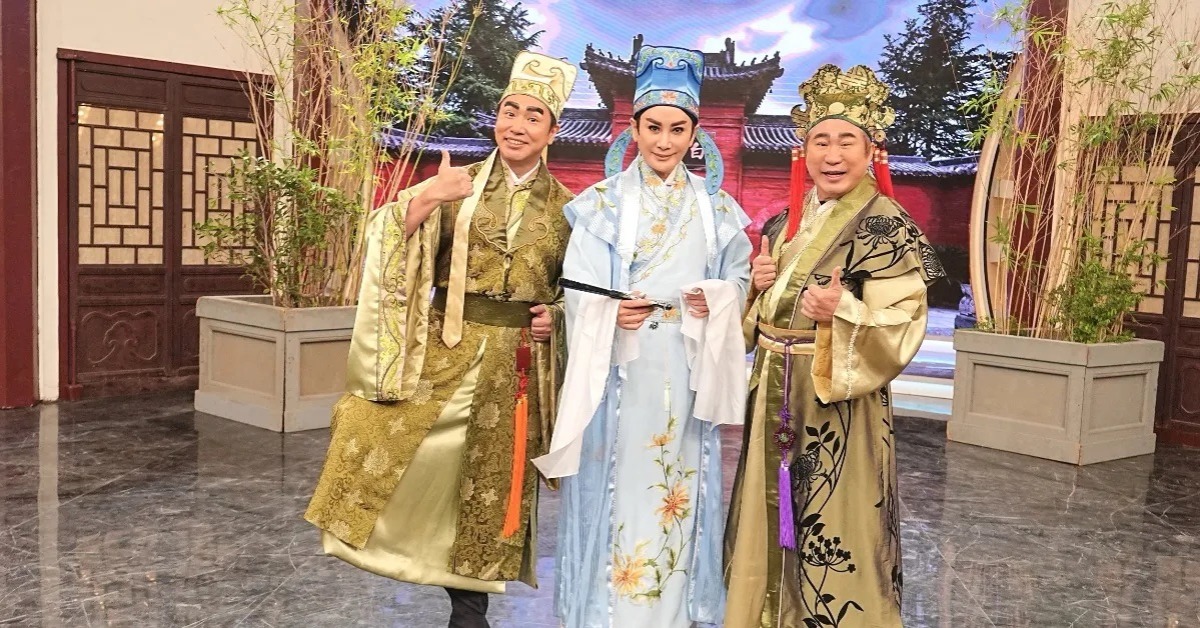 胡瓜、陳亞蘭、歐漢聲主持的《週末最強大》入圍2獎。（圖／華視提供）