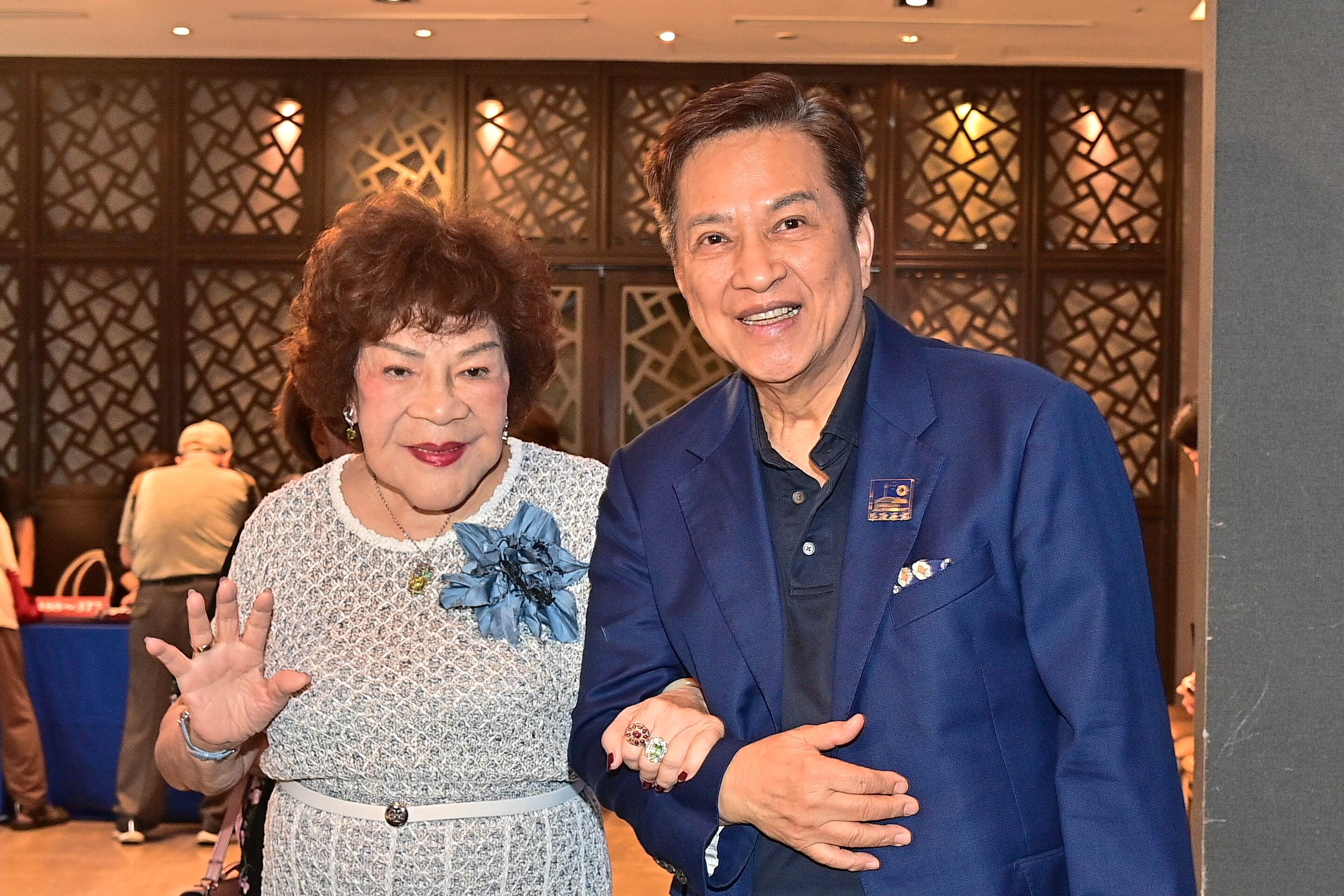 周遊與丈夫李朝永連袂出席中秋聯歡餐會。（圖／台視提供）