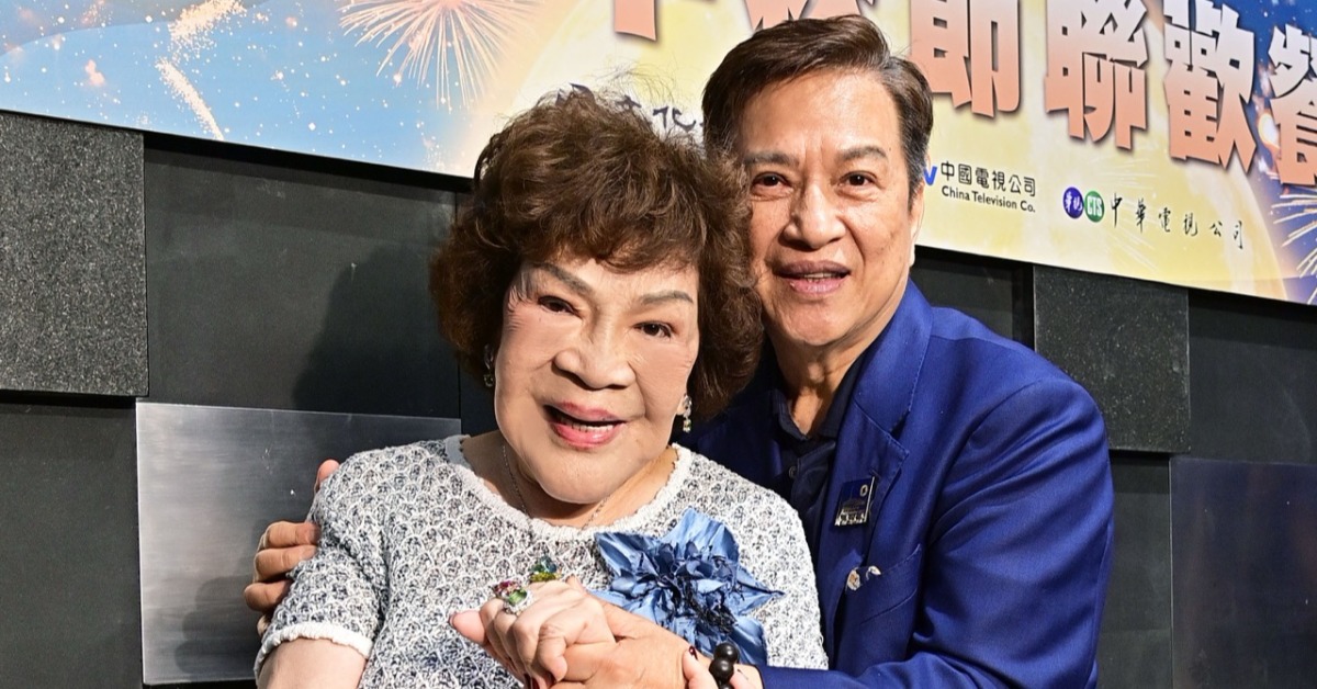 周遊（左）談及乾兒子施冠伸感情風波。（圖／台視提供）