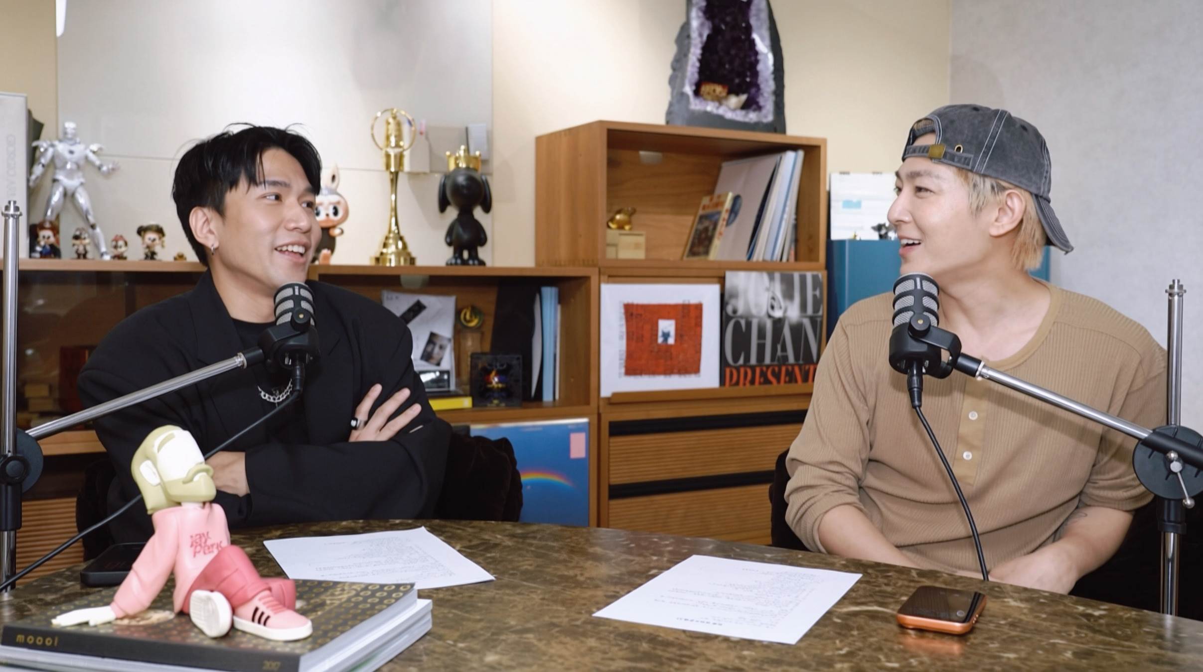 炎亞綸與奧迪首度搭檔主持Podcast。(圖/大浪娛樂提供)