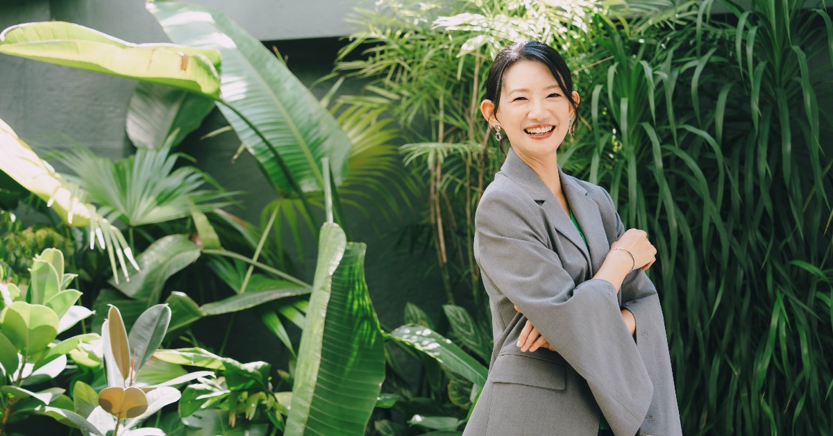 吳奕蓉飾演慈青團隊領隊溫玉香，將慈青學員管得服服貼貼。（圖／大愛）