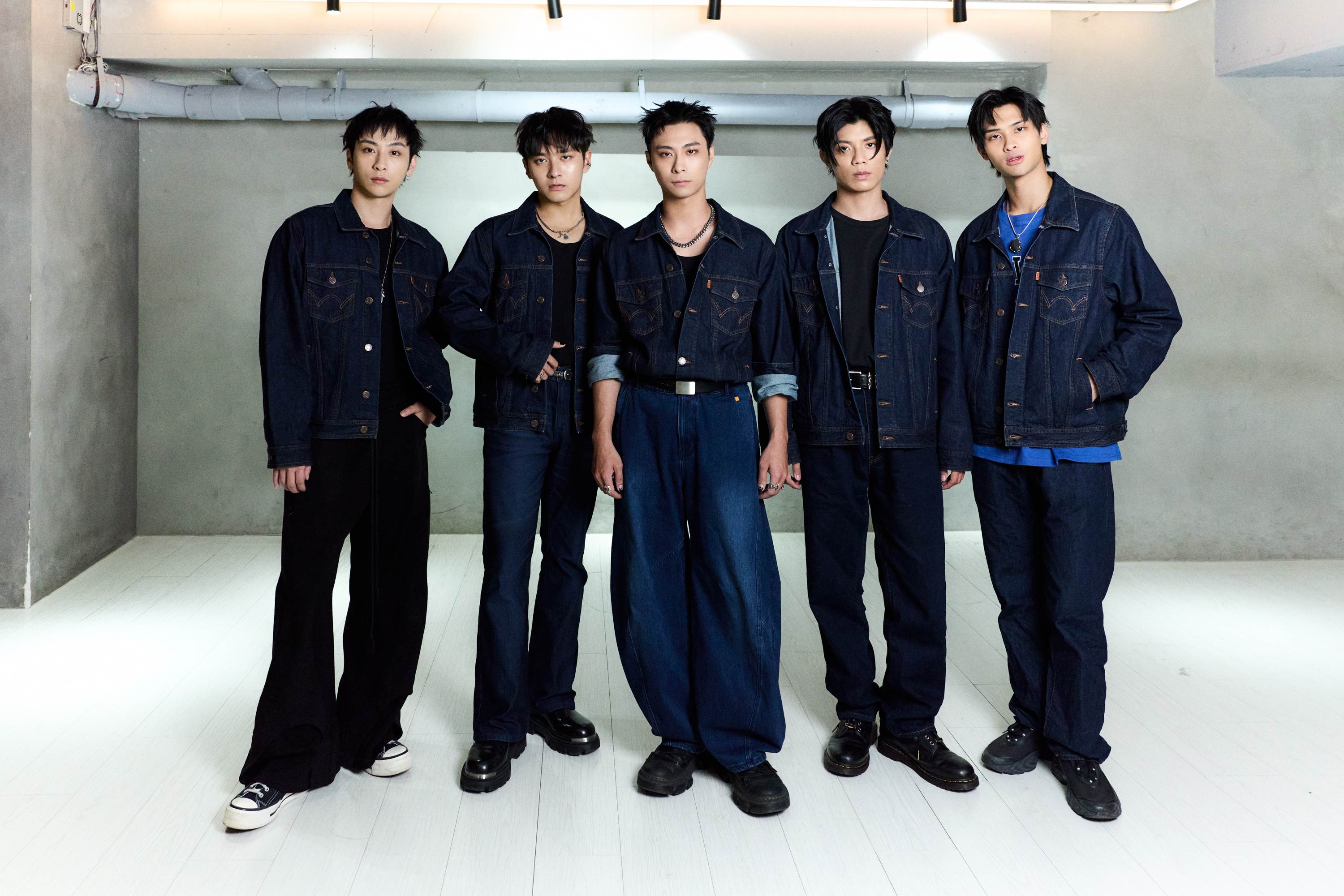 FEniX10月2日全員回歸，神祕舞台祭禁拍令。（圖／華納音樂提供）