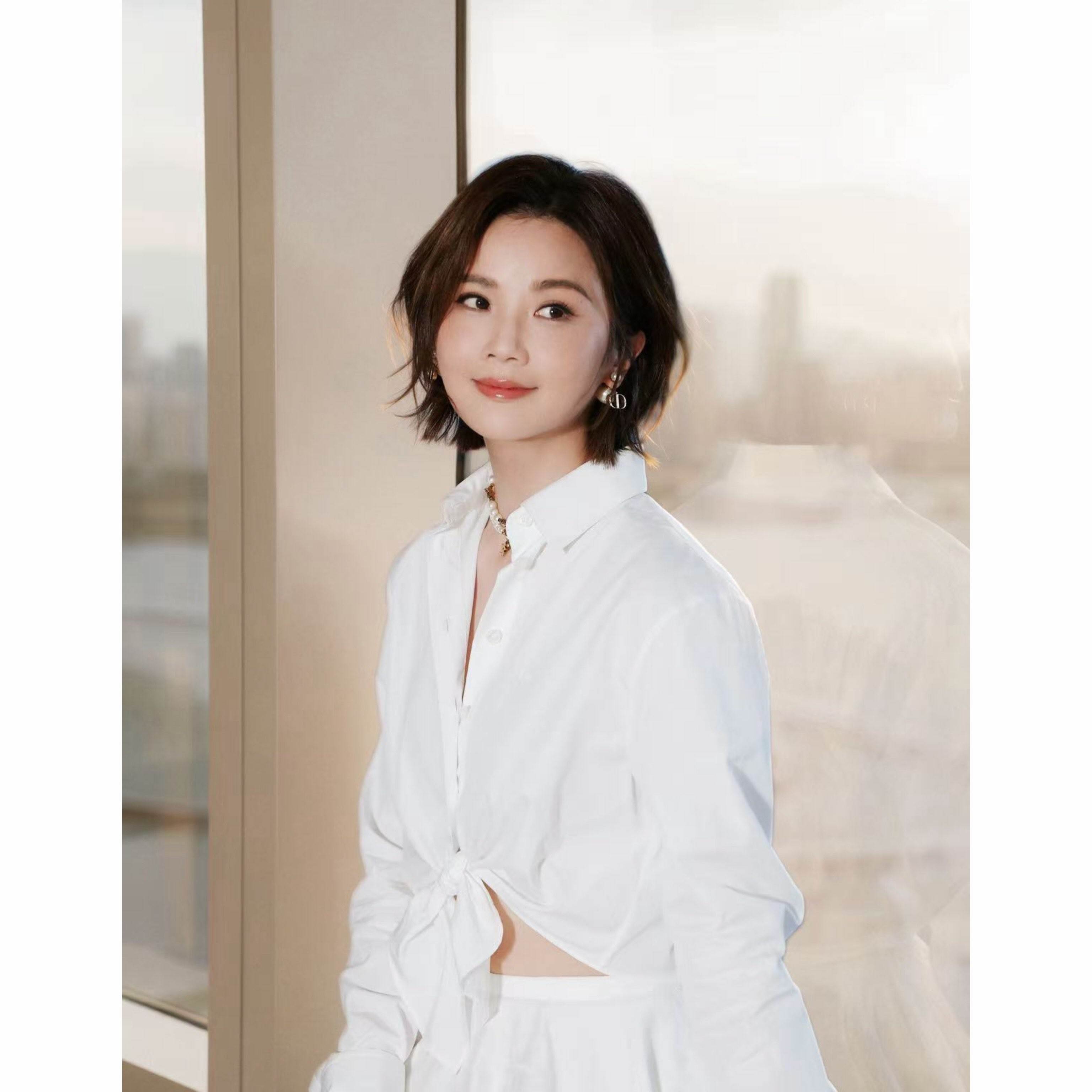 阿Sa（蔡卓妍）穿上露腰洋裝闢謠。（圖／翻攝自阿Sa IG）