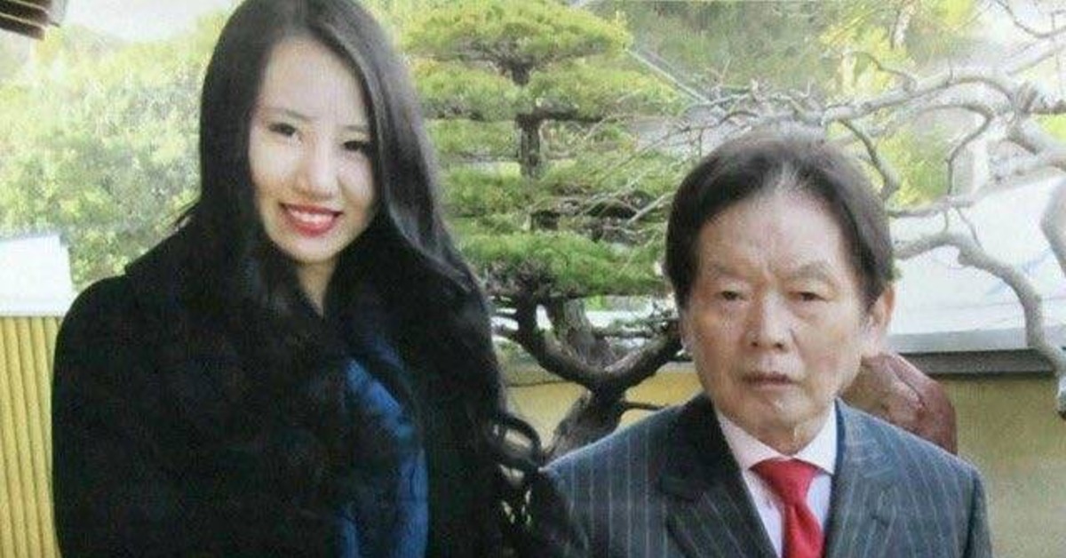 富豪野崎幸助（右）與前女優須藤早貴新婚3個月後身亡。（圖／翻攝自X）