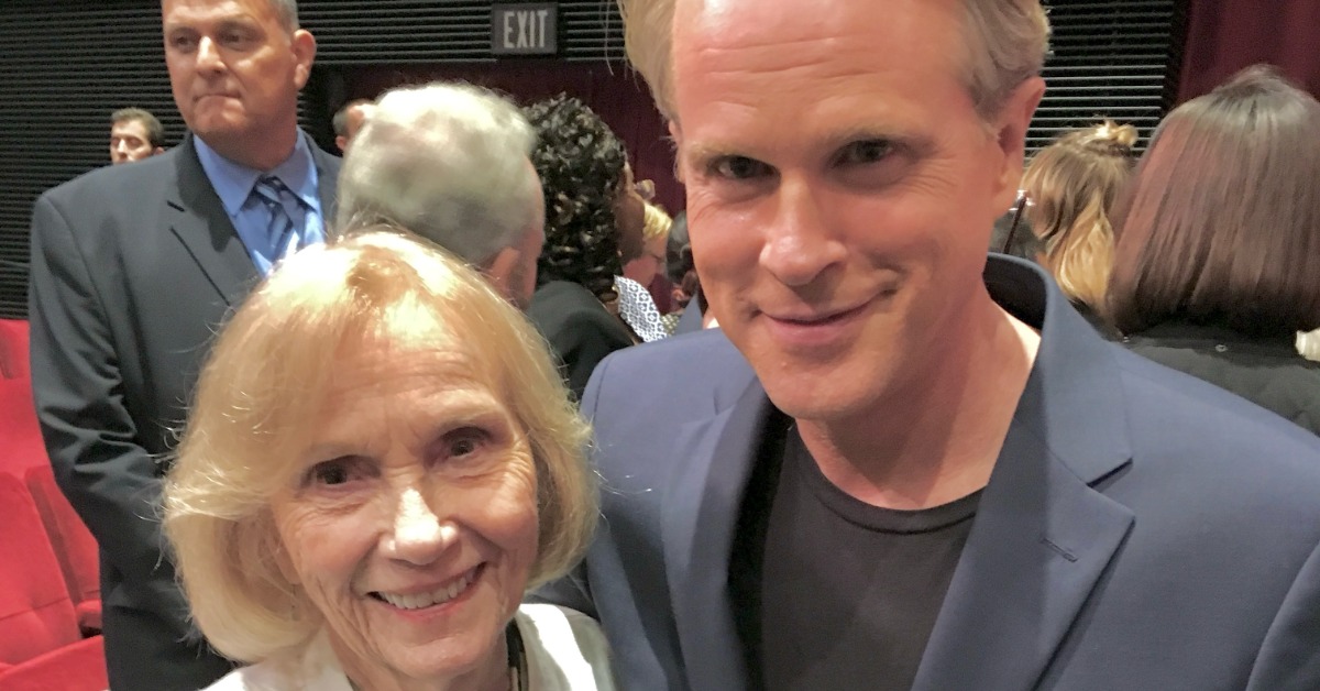 好萊塢傳奇影星伊娃·瑪莉·桑特 (Eva Marie Saint)與英國男演員凱瑞·艾文斯 (Cary Elwes)合照。（圖／翻攝自@caryelwes IG）