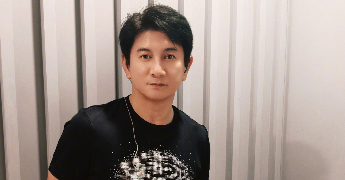 藝人吳奇隆因為拿五星旗慶賀中國國慶引發爭議。（圖／翻攝自微博@吳奇隆）