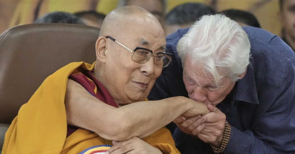 李察吉爾製片《與達賴喇嘛談心》邀請91歲高齡的諾貝爾和平獎得主第14世達賴喇嘛親自入鏡。（圖／海鵬影業）