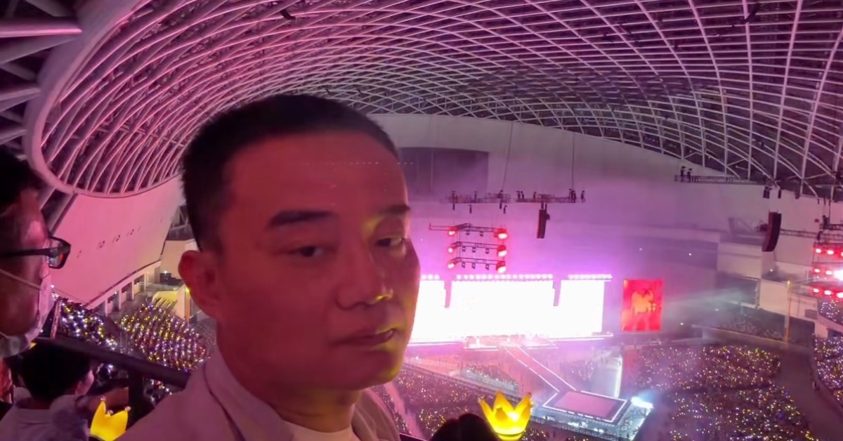 童榮地曬出冷臉看BIGBANG演唱會自拍。（圖／翻攝自童榮地IG)