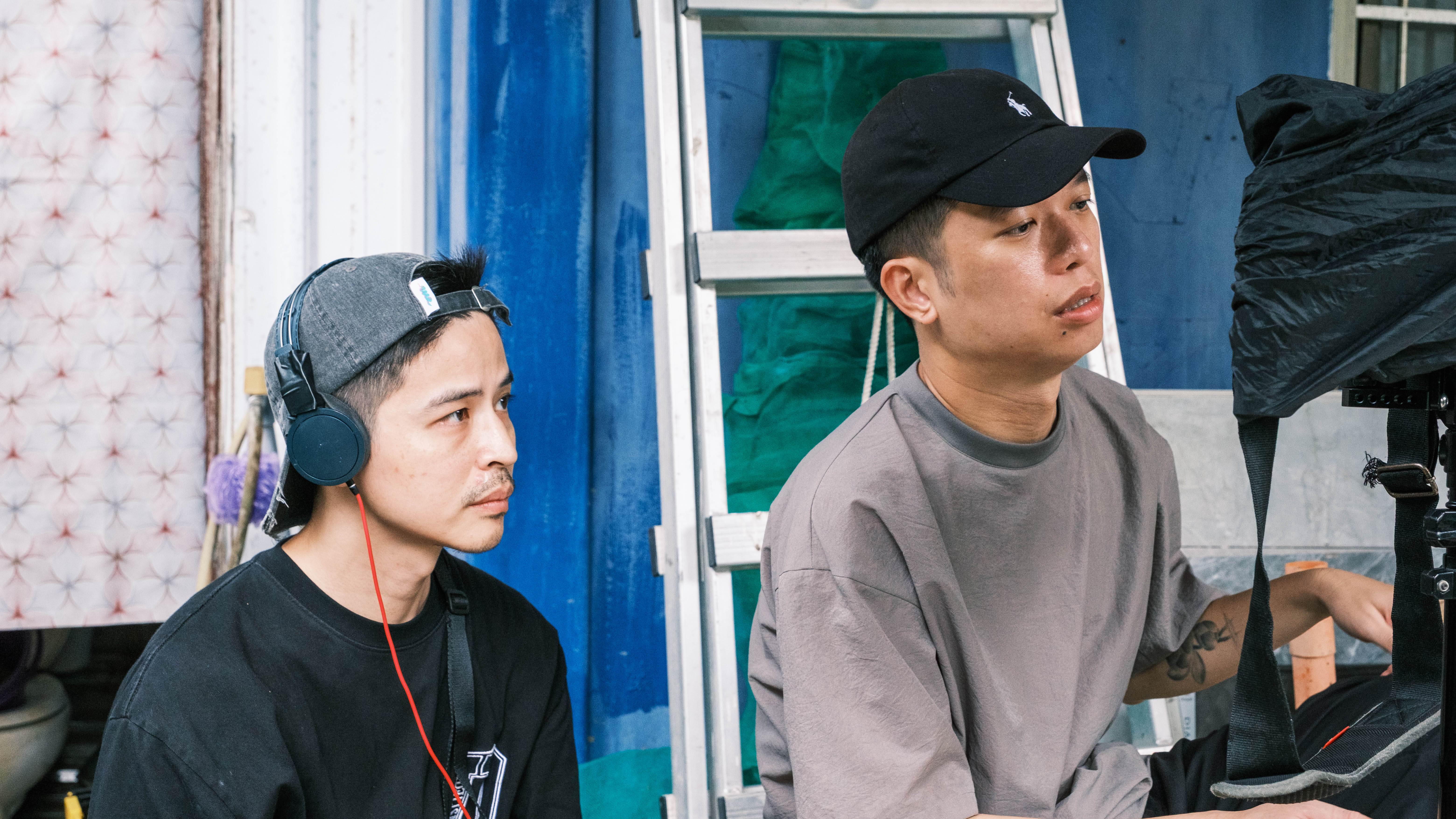 胡錦筵(左)、周鉅宏(右)共同執導《屋下無人》。（圖／客家電視台提供）