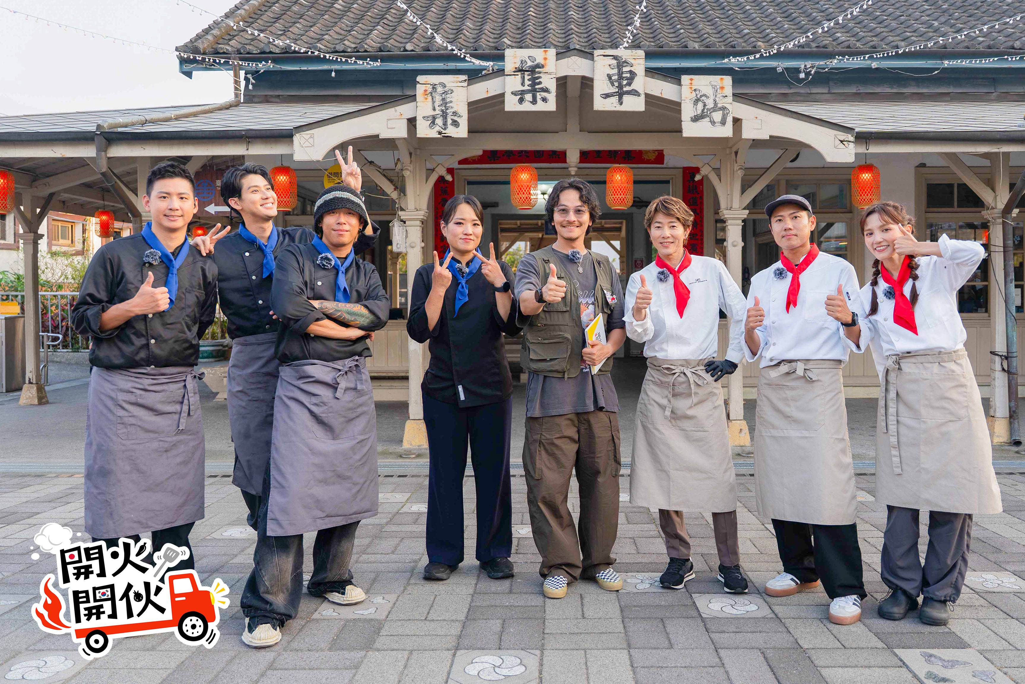施捷夫(左起)、李玉璽、健志、鄭智善、楊銘威、川越達也、洋蔥及Dora謝雨芝在南投集集車站合影。（圖／TVBS提供）