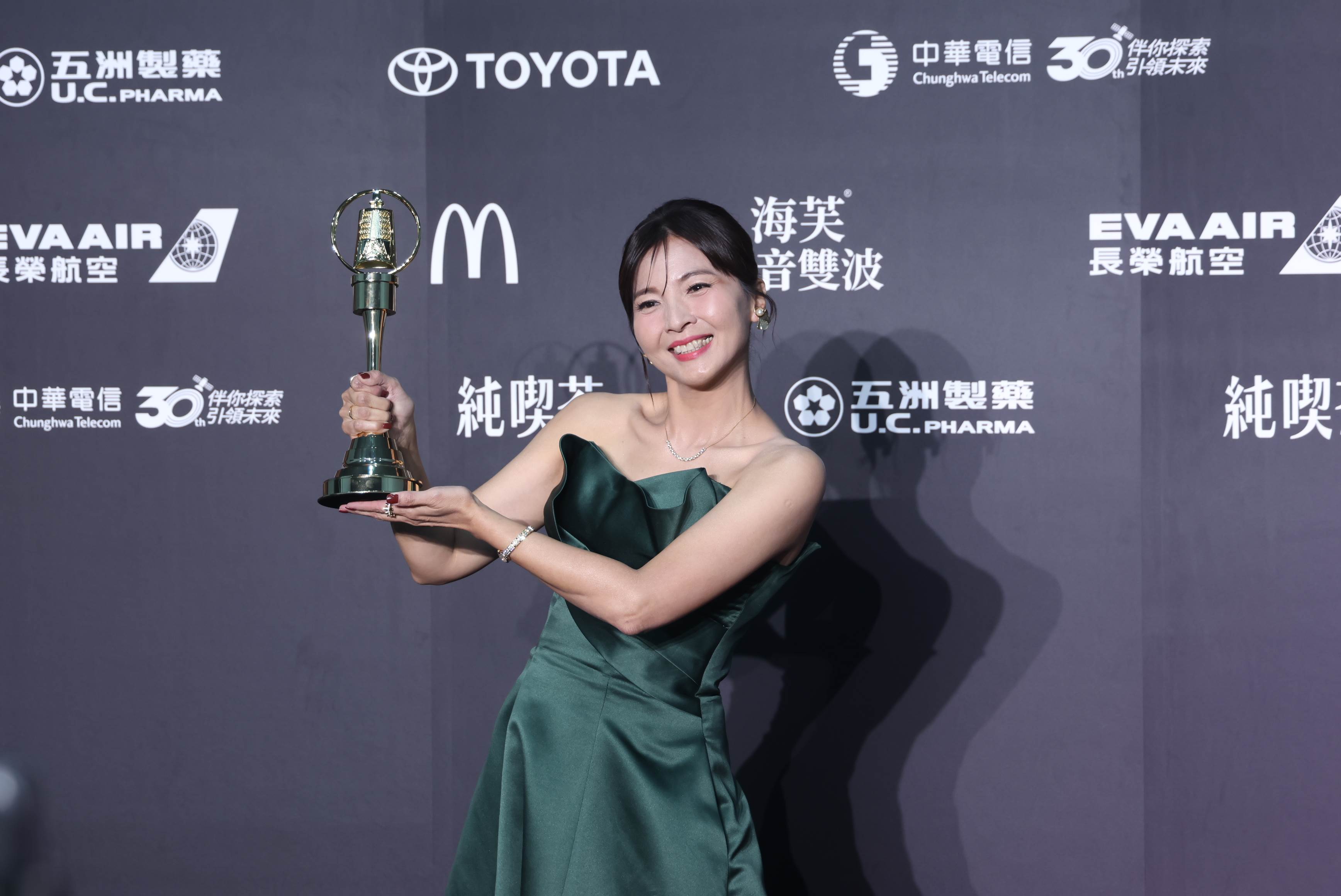 許琡婷憑藉《下半場練習生》拿下紀實節目主持人獎。（圖／東森娛樂）