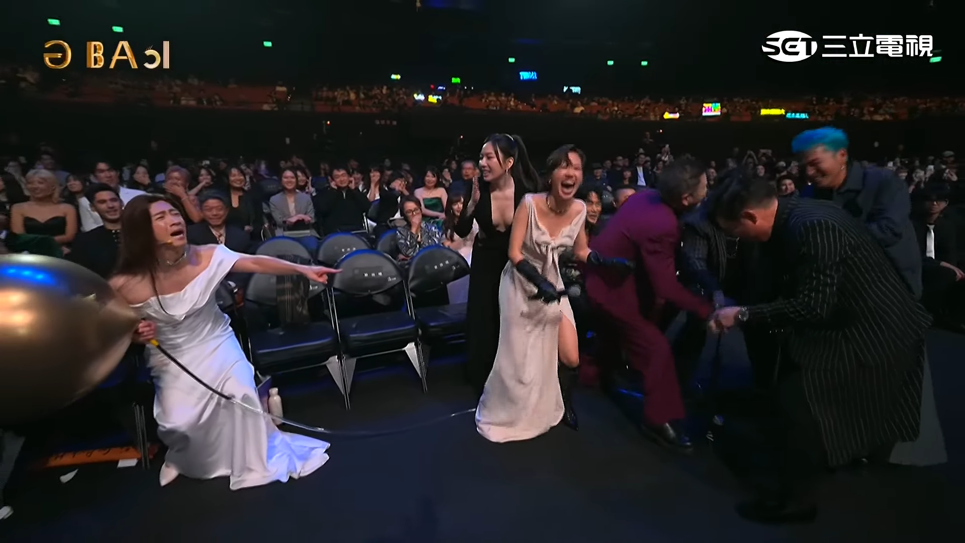 陳漢典笑說，這畫面能看嗎。（圖／翻攝自金鐘獎 Golden Bell Awards YT頻道）