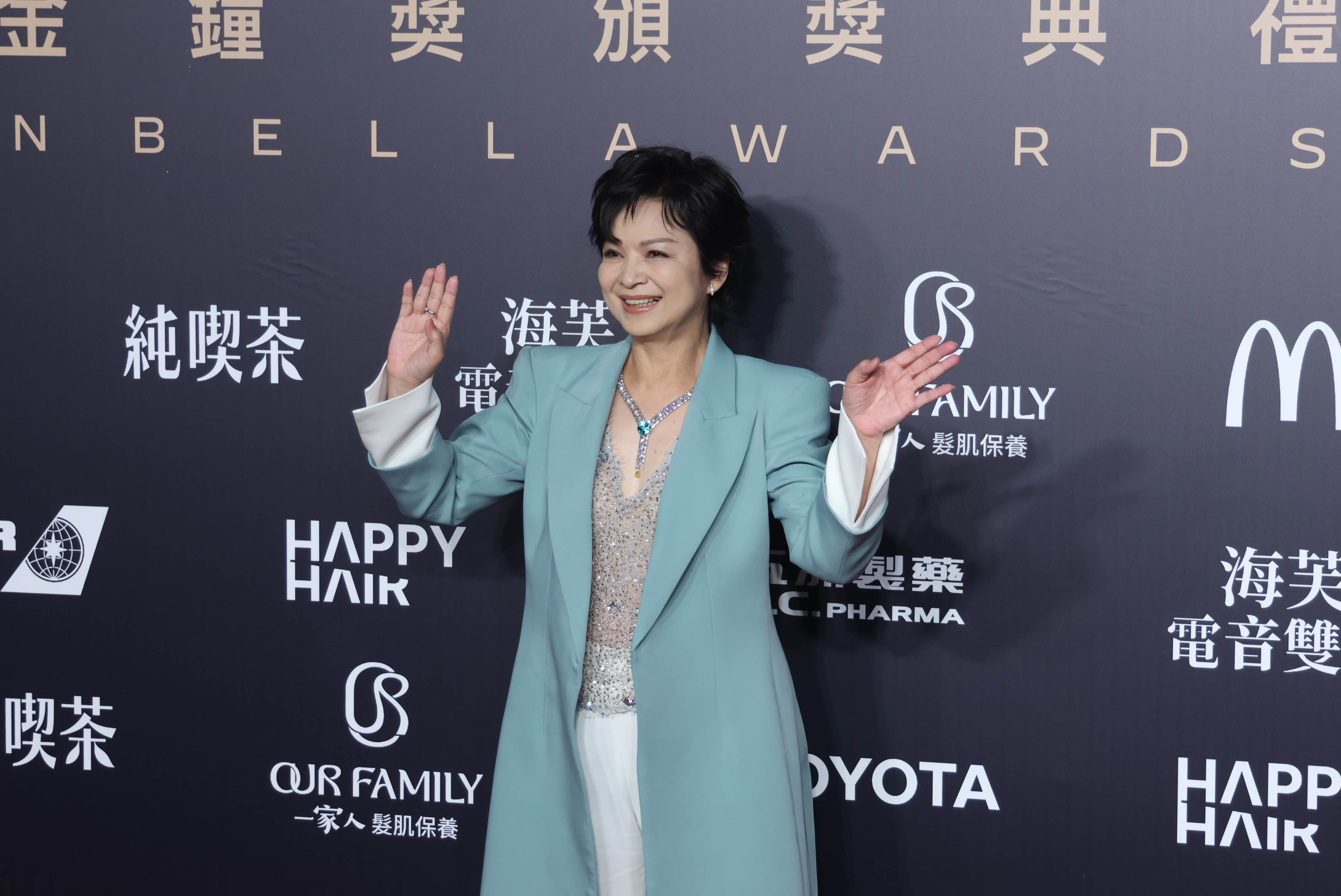 楊貴媚與好友鍾欣凌、柯佳嬿、同劇演員謝欣穎等人爭奪影后。（圖／東森娛樂）