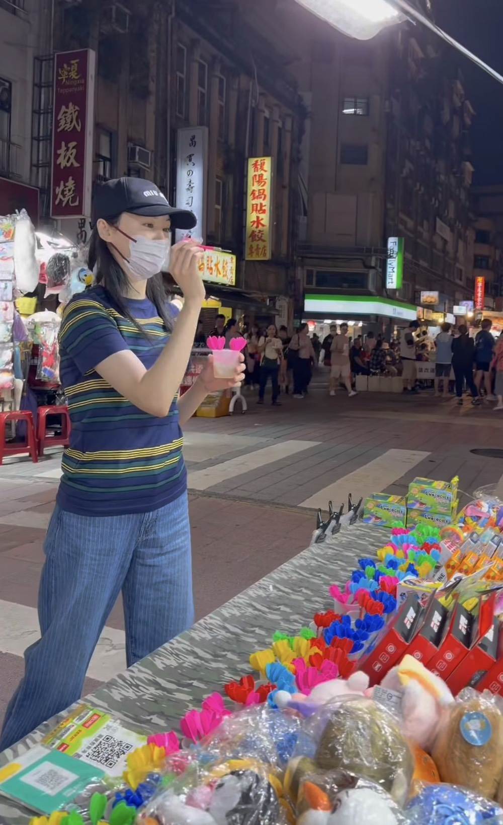 鄭爽素顏現蹤寧夏夜市。（圖／翻攝自IG）
